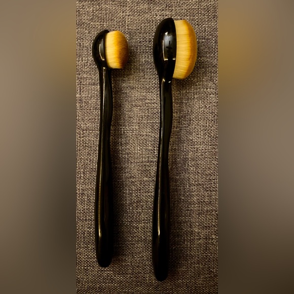 COPY - 5/$15! Bundle of brand new makeup brushes! - Picture 5 of 6